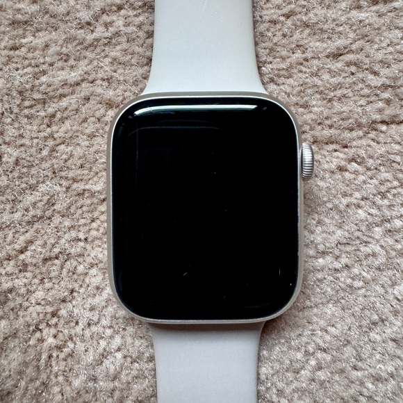 Apple watch, series 9; 45mm with M/L band in color Starlight - Picture 2 of 7